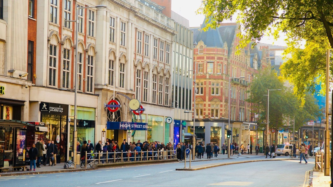 Photo of Others in Queen's Gate