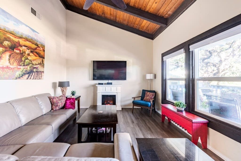 Photo of Livingroom in Barton Hills