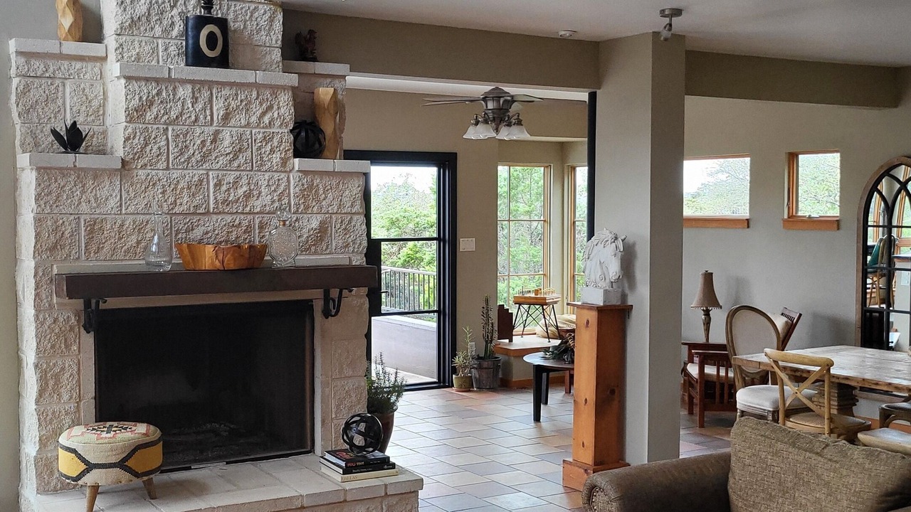 Photo of Livingroom in Comanche Trail