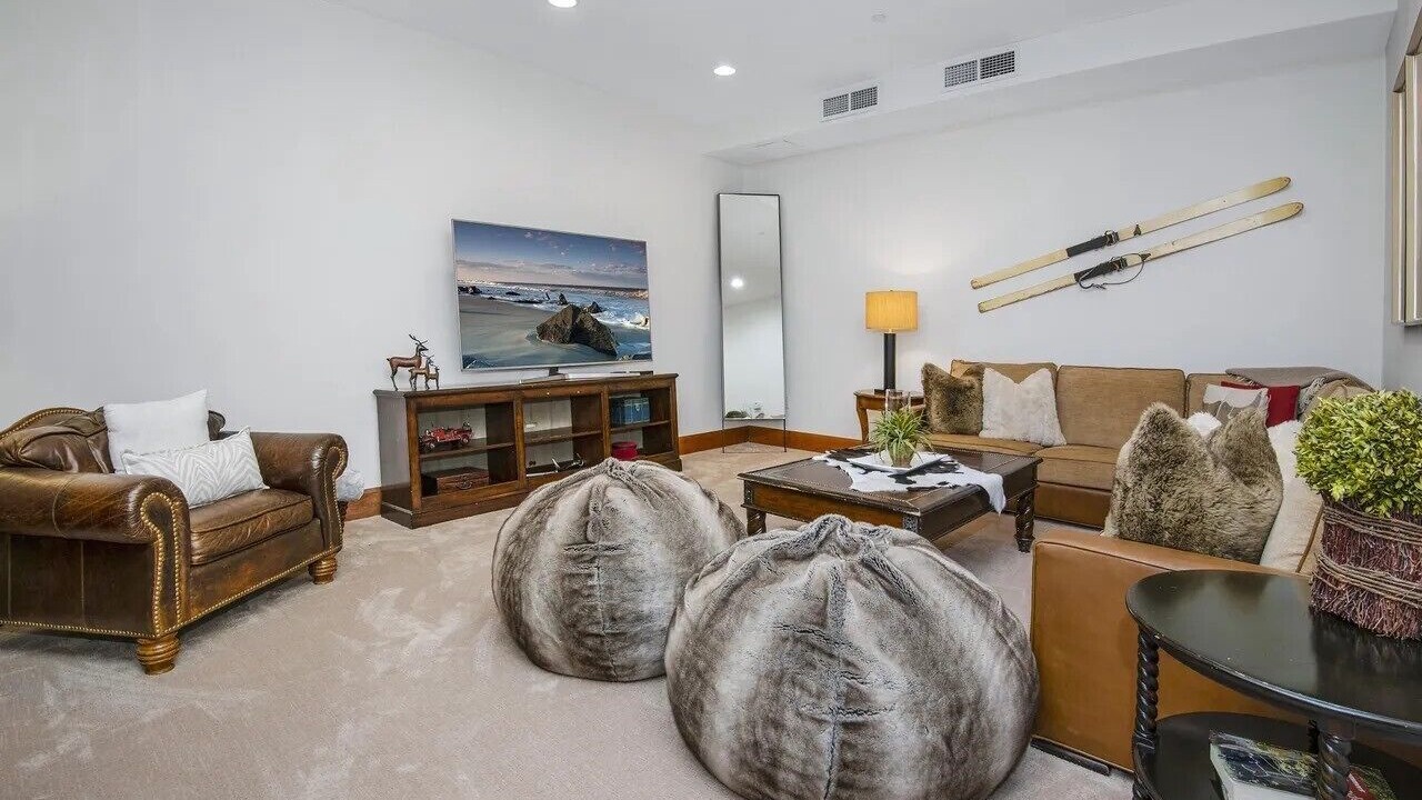 Photo of Livingroom in Avon