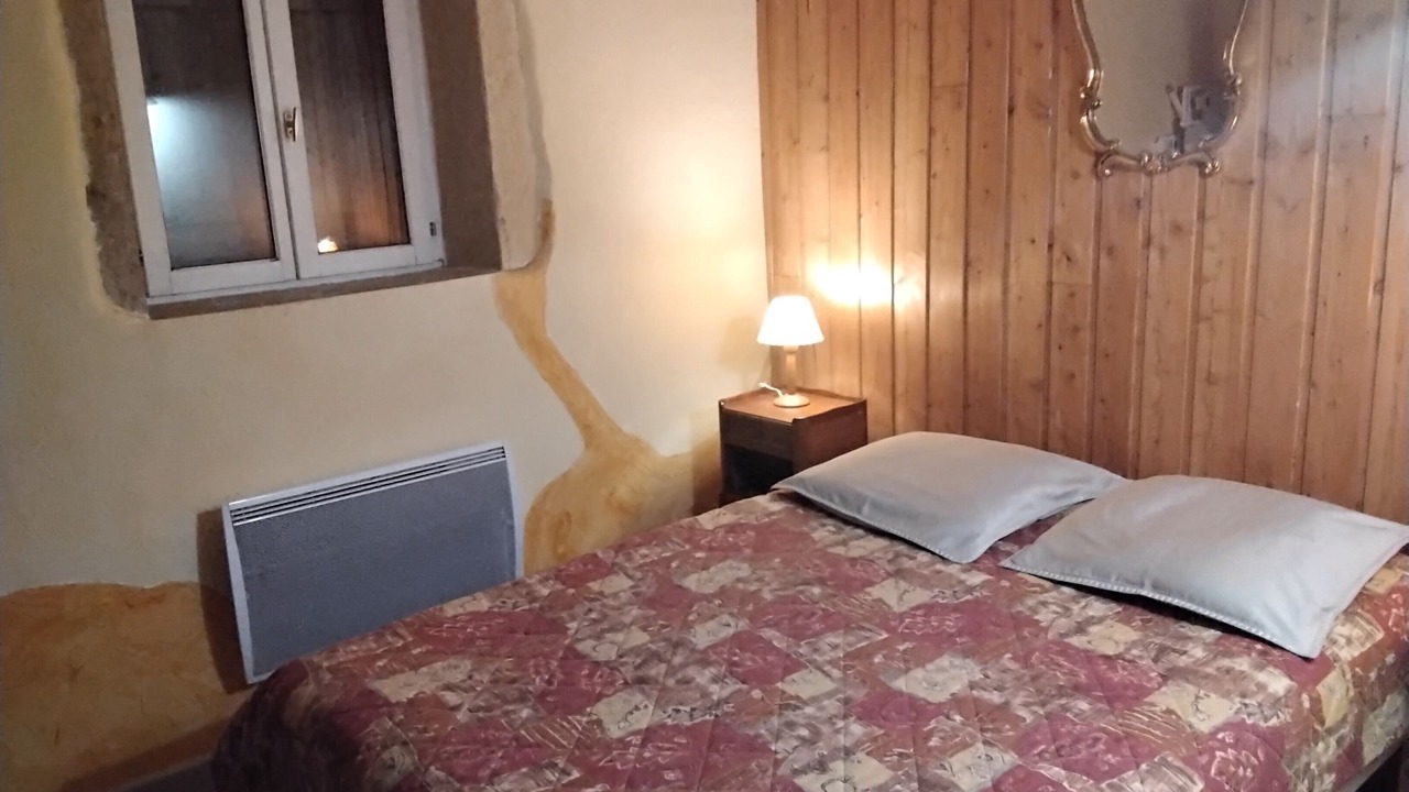 Photo of Bedroom in Chenay-le-Chatel