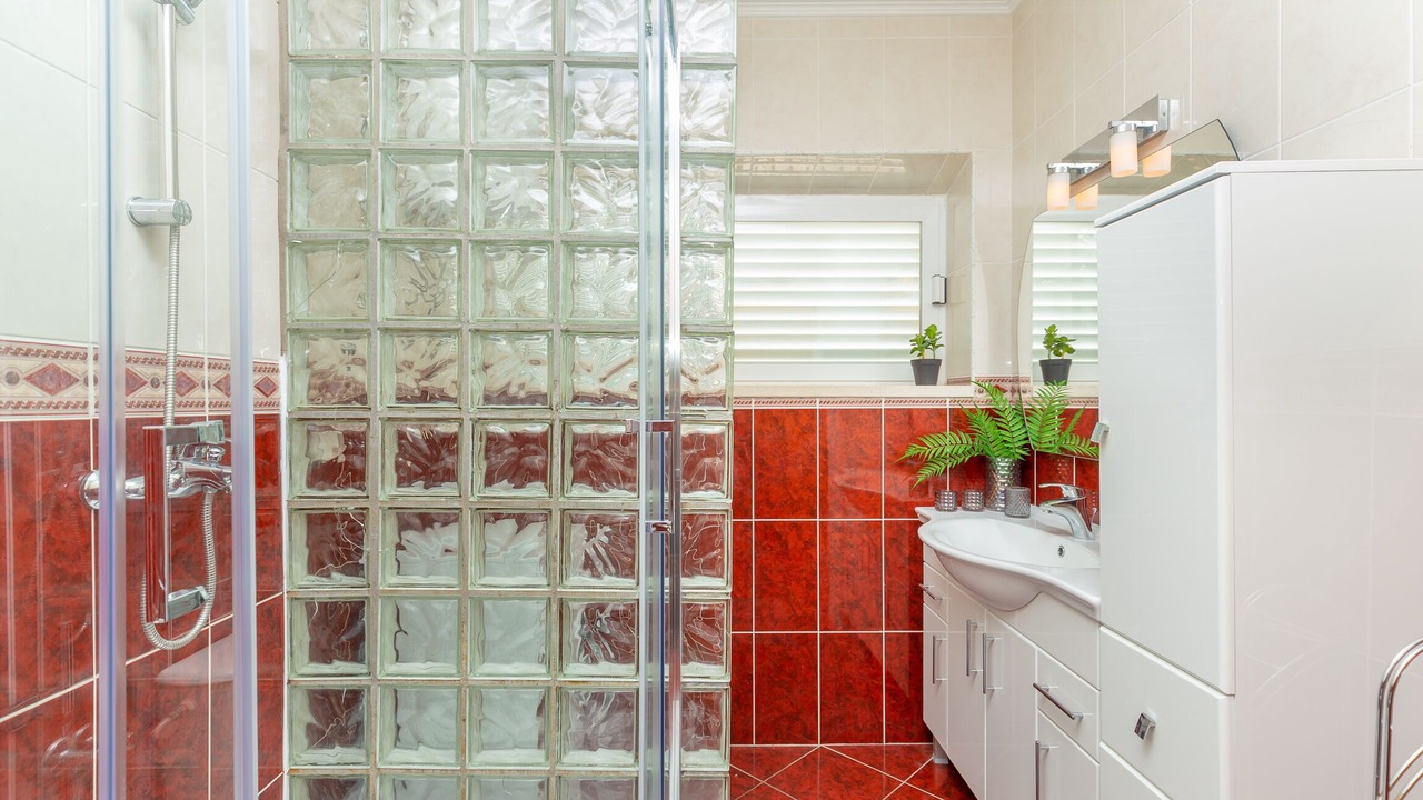 Photo of Bathroom in Pile