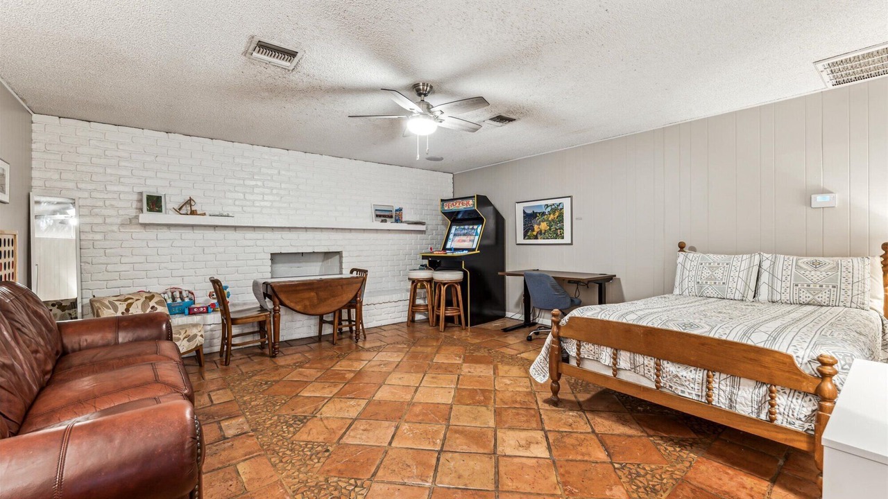 Photo of Bedroom in Healy's Dutchtown