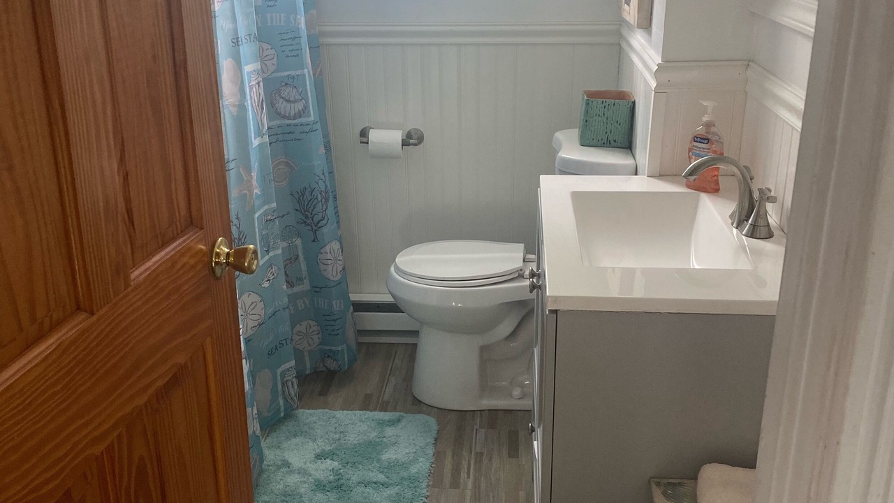 Photo of Bathroom in Kenyon