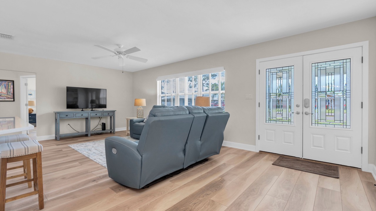 Photo of Livingroom in Shore Acres