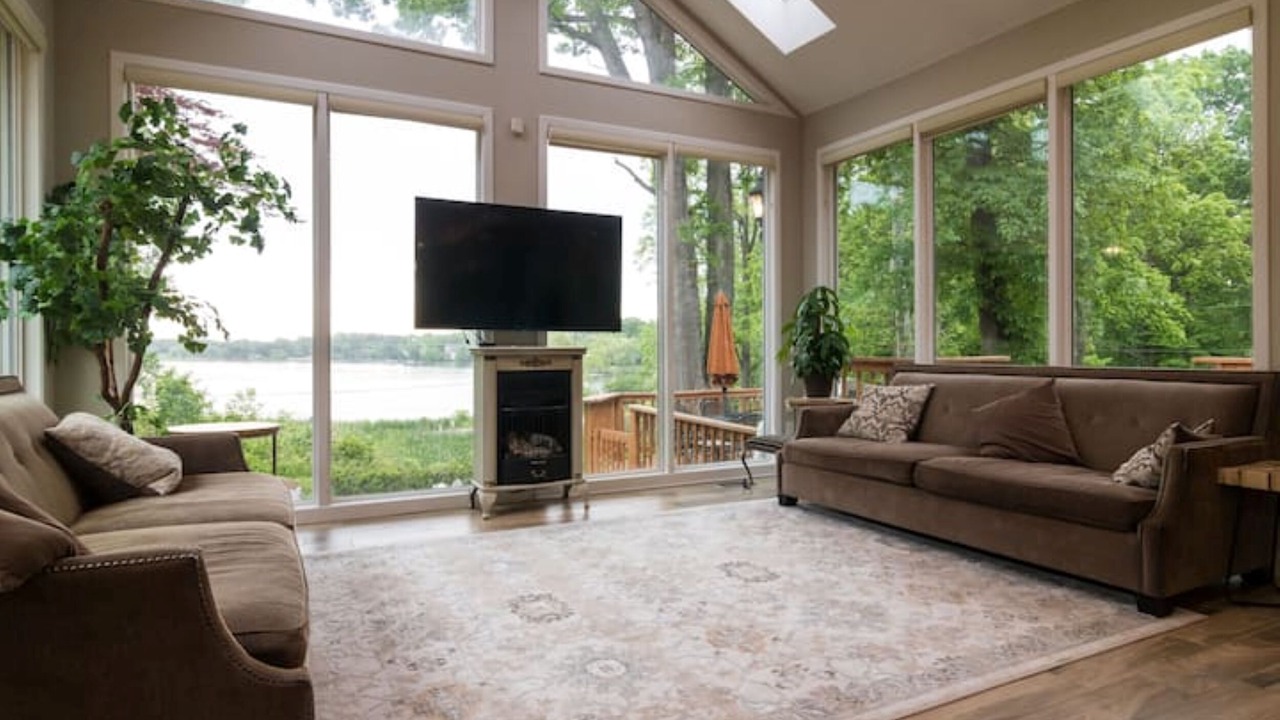 Photo of Livingroom in West Bloomfield