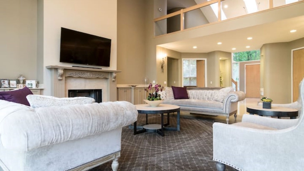 Photo of Livingroom in West Bloomfield