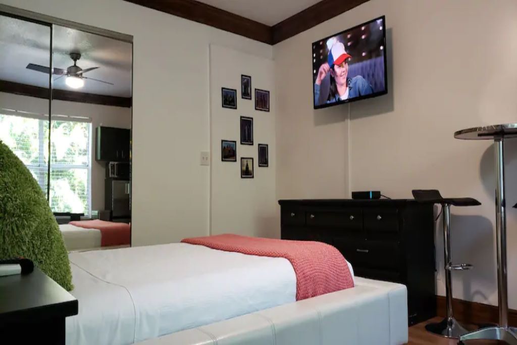 Photo of Bedroom in Greenview Shores
