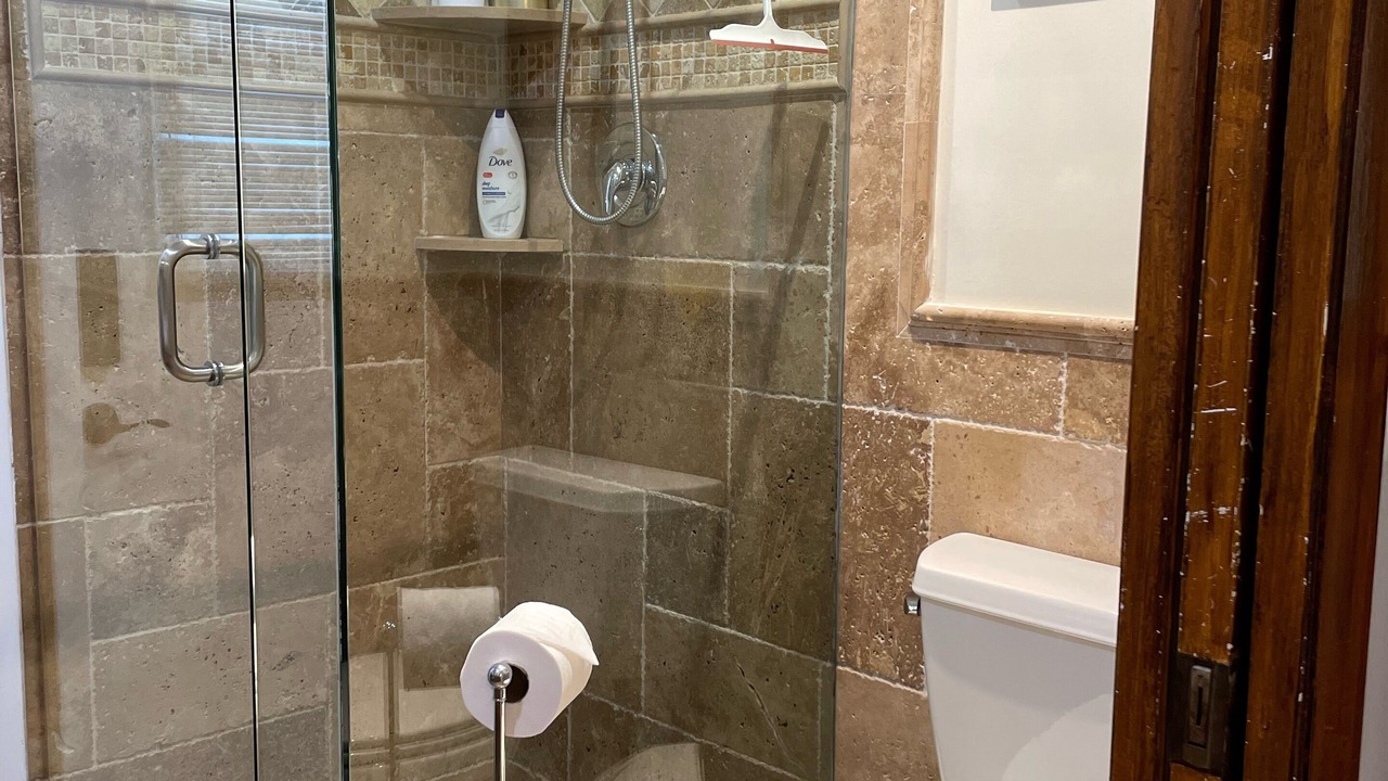 Photo of Bathroom in Greenview Shores