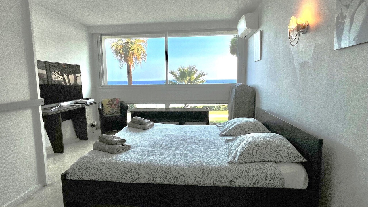 Photo of Bedroom in Cannes La Bocca