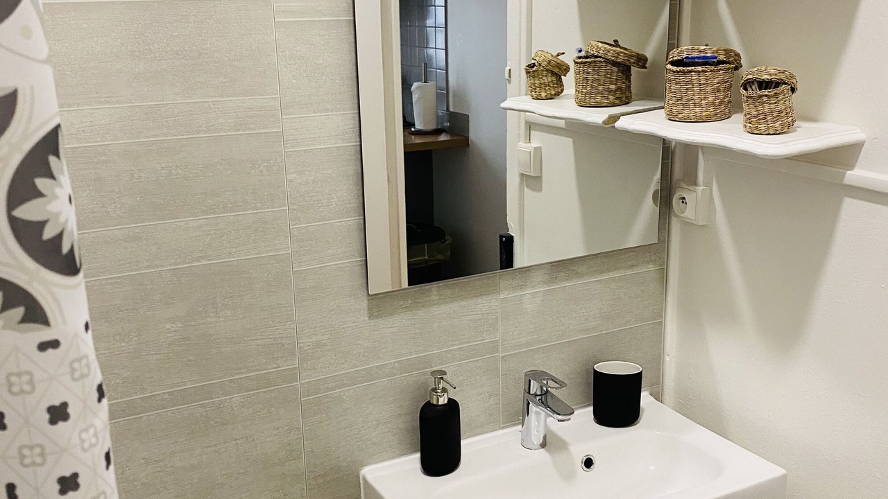 Photo of Bathroom in Clermont Ferrand City Centre