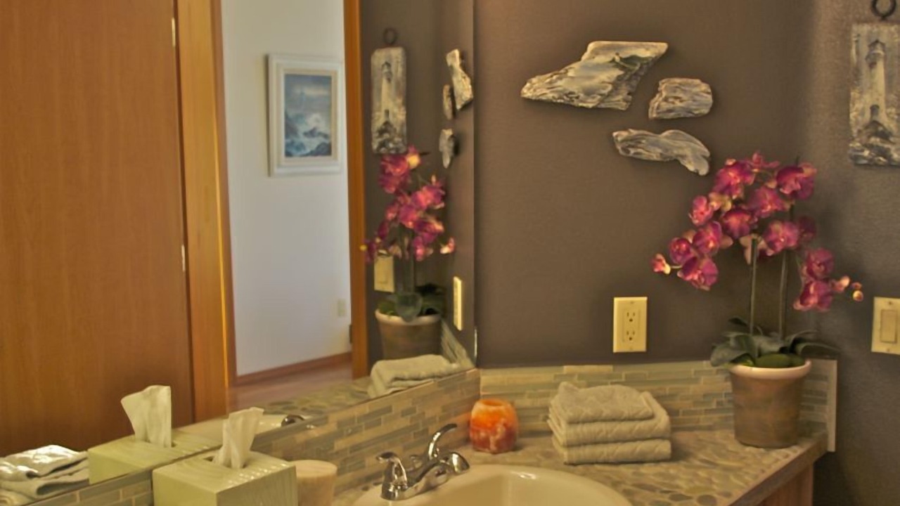 Photo of Bathroom in Waldport