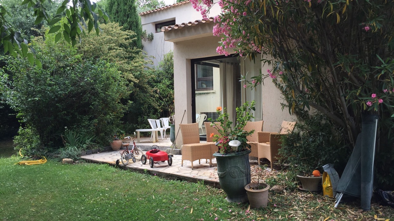Photo of Patio Balcony in Hopitaux-Facultes