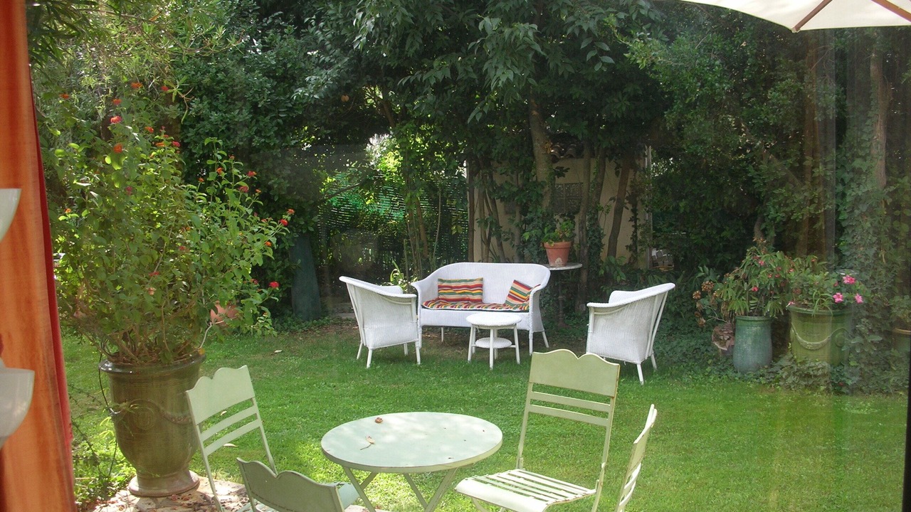 Photo of Patio Balcony in Hopitaux-Facultes