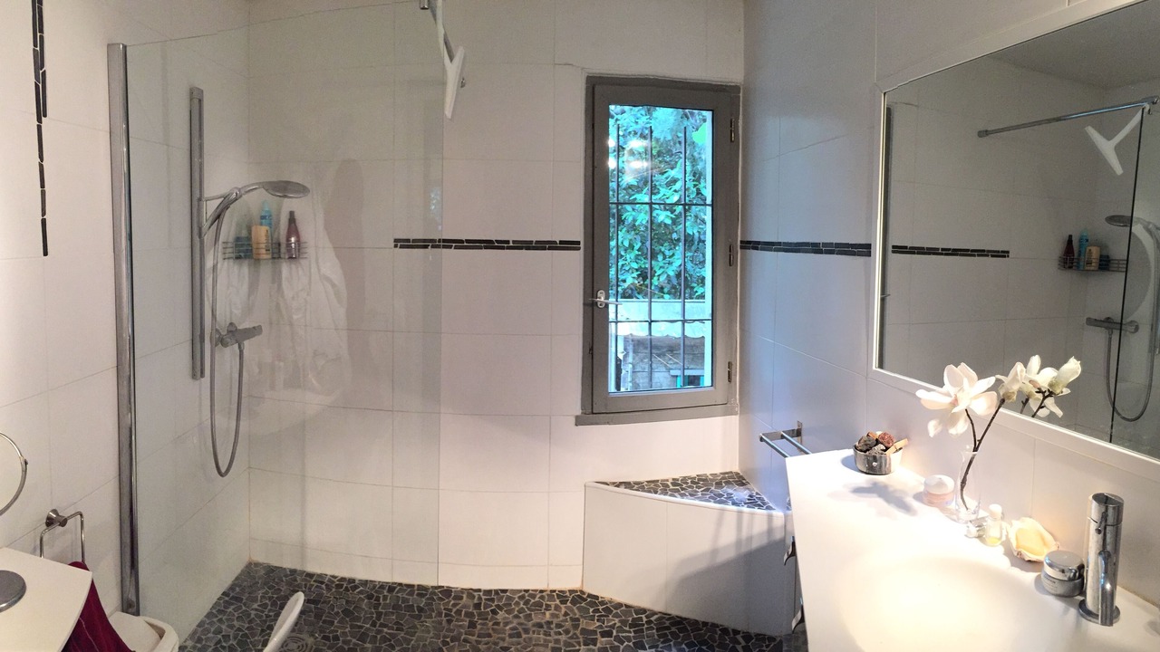 Photo of Bathroom in Hopitaux-Facultes