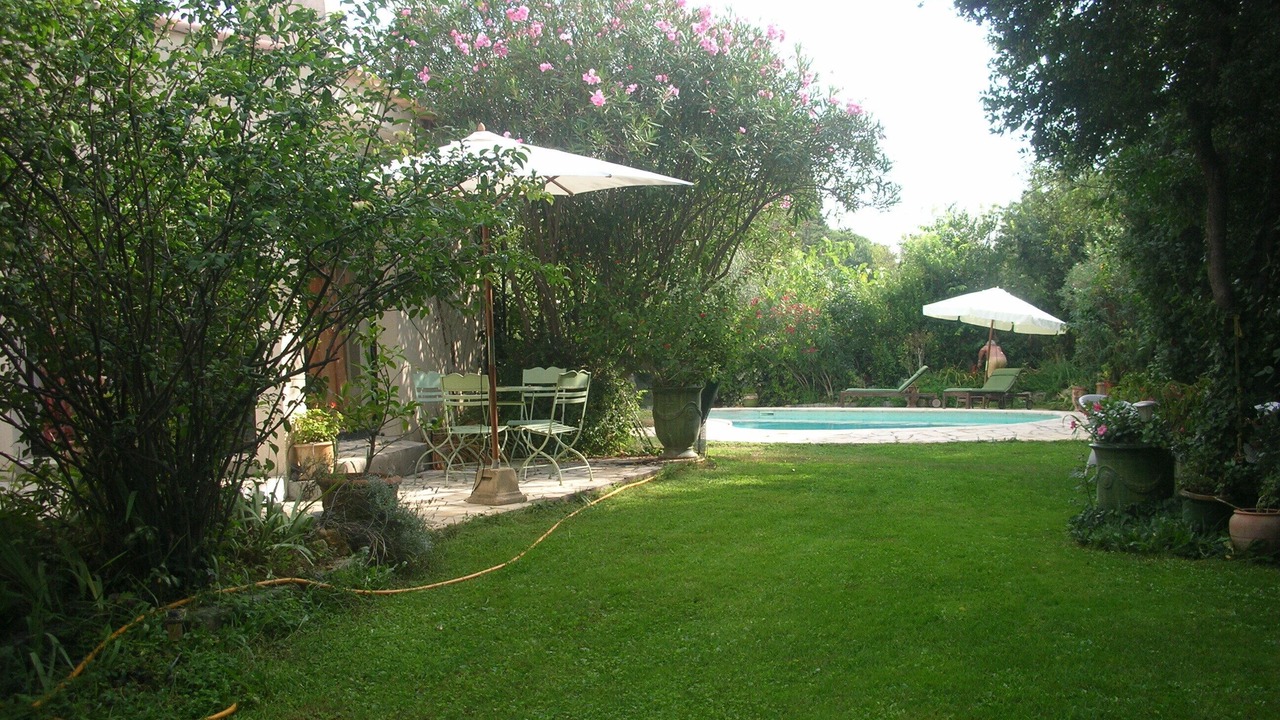 Photo of Outdoor in Hopitaux-Facultes