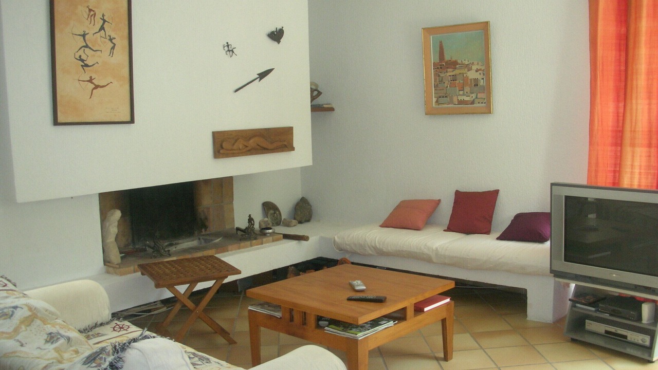 Photo of Livingroom in Hopitaux-Facultes