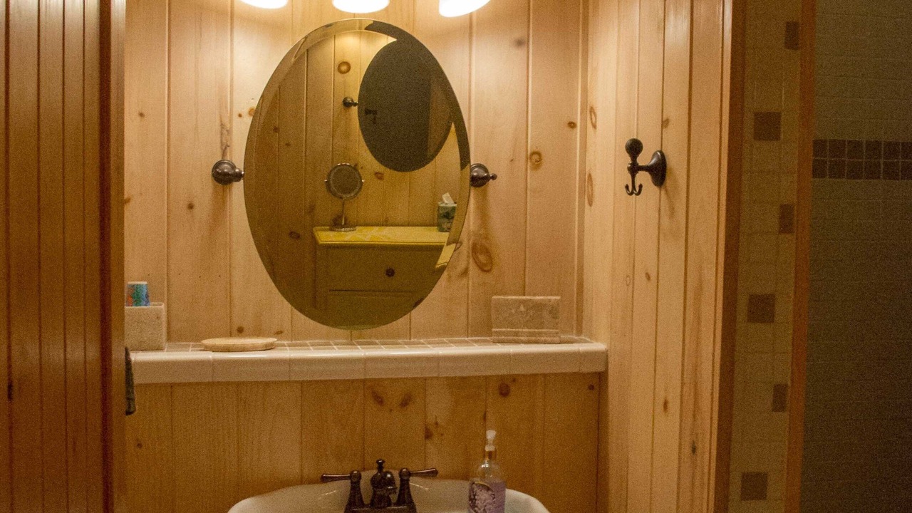 Photo of Bathroom in Newland