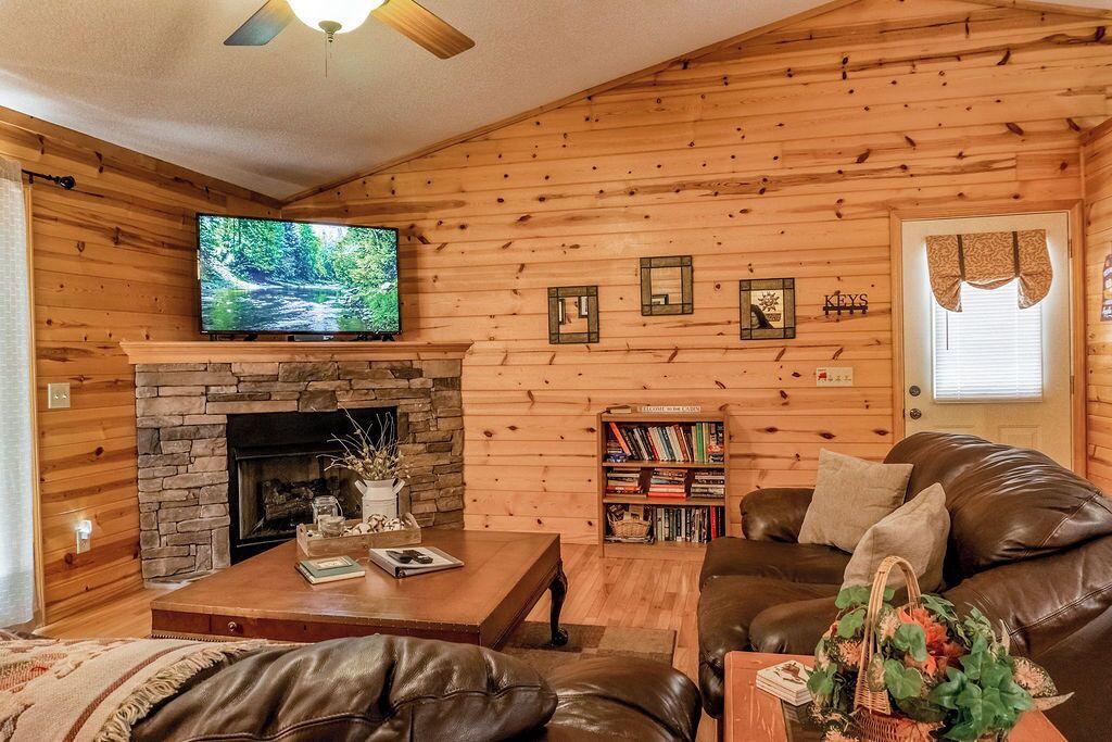 Photo of Livingroom in Eagle Mountain