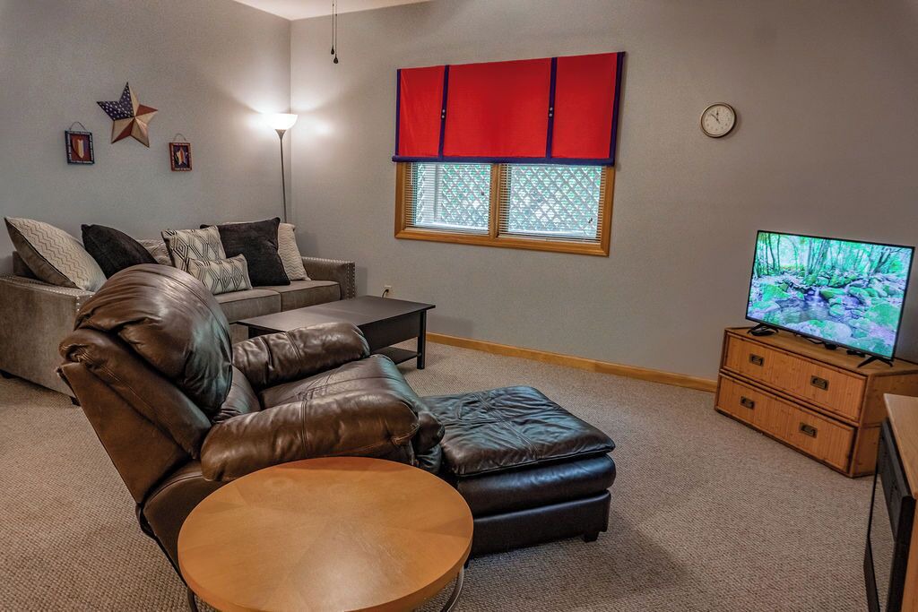 Photo of Livingroom in Eagle Mountain