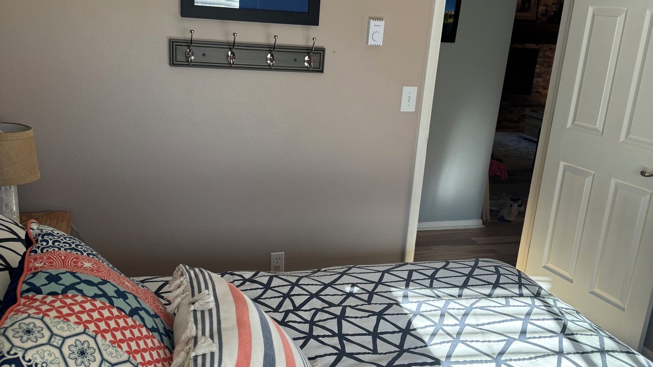 Photo of Bedroom in Four O'Clock
