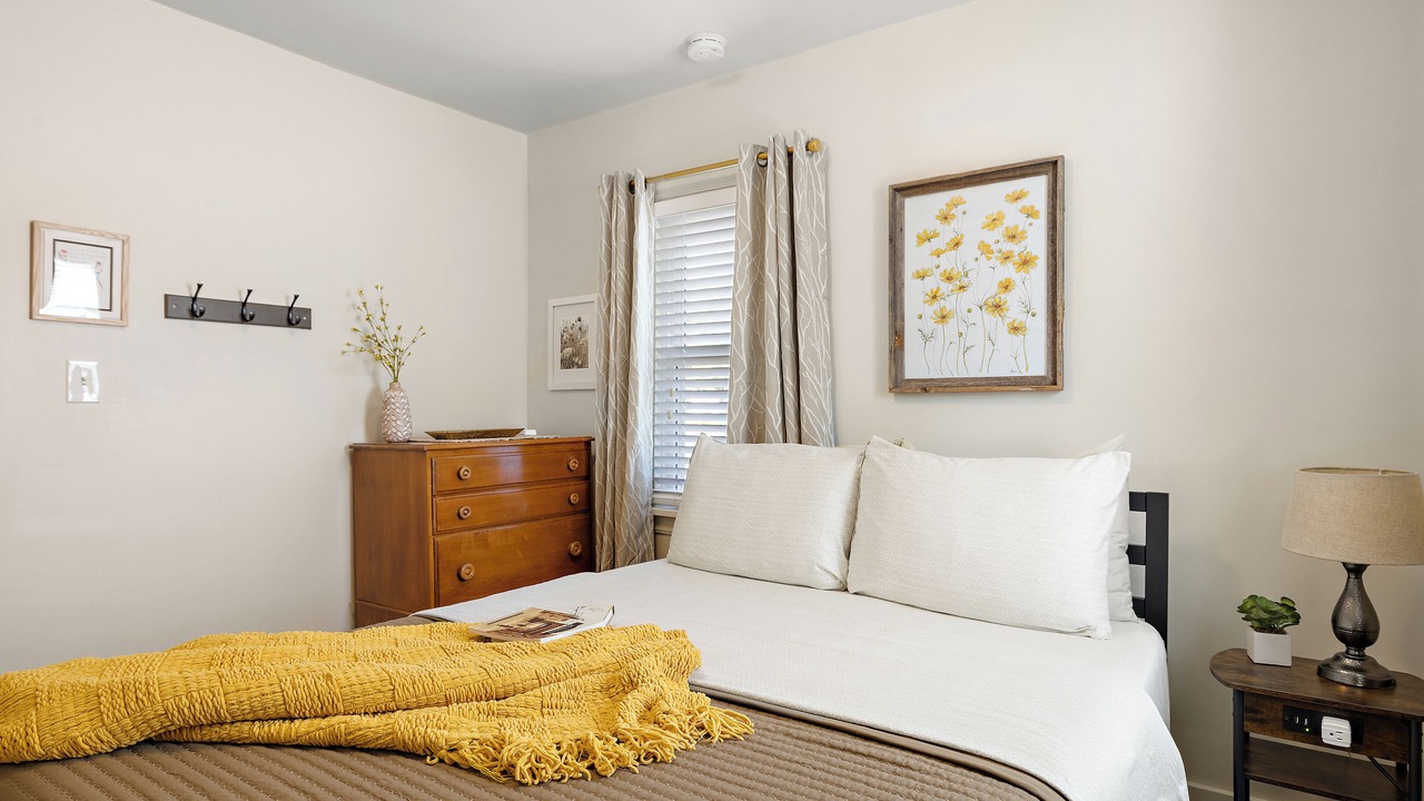 Photo of Bedroom in Lakeside