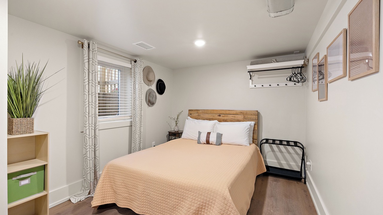 Photo of Bedroom in Lakeside