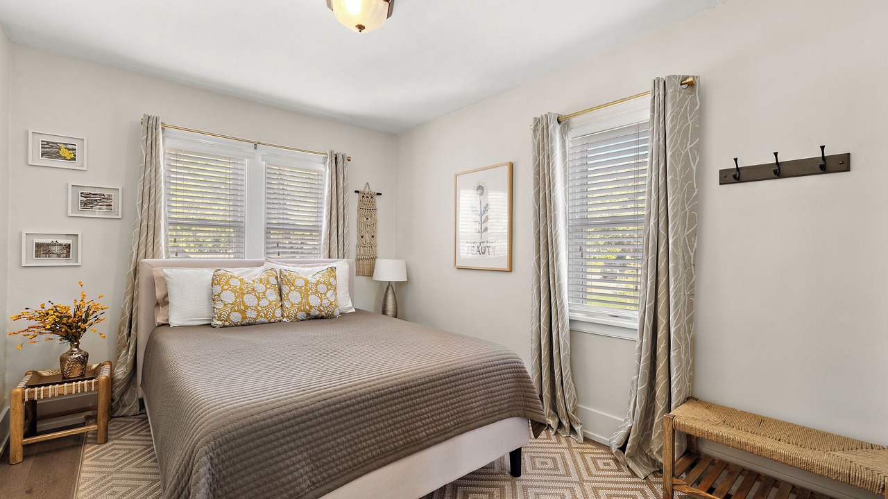 Photo of Bedroom in Lakeside