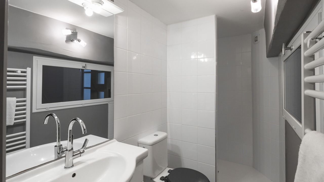 Photo of Bathroom in Centre