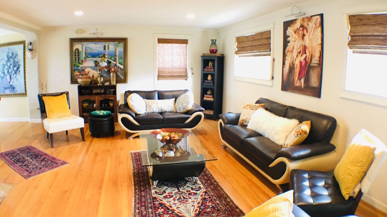 Photo of Livingroom in SeaTac