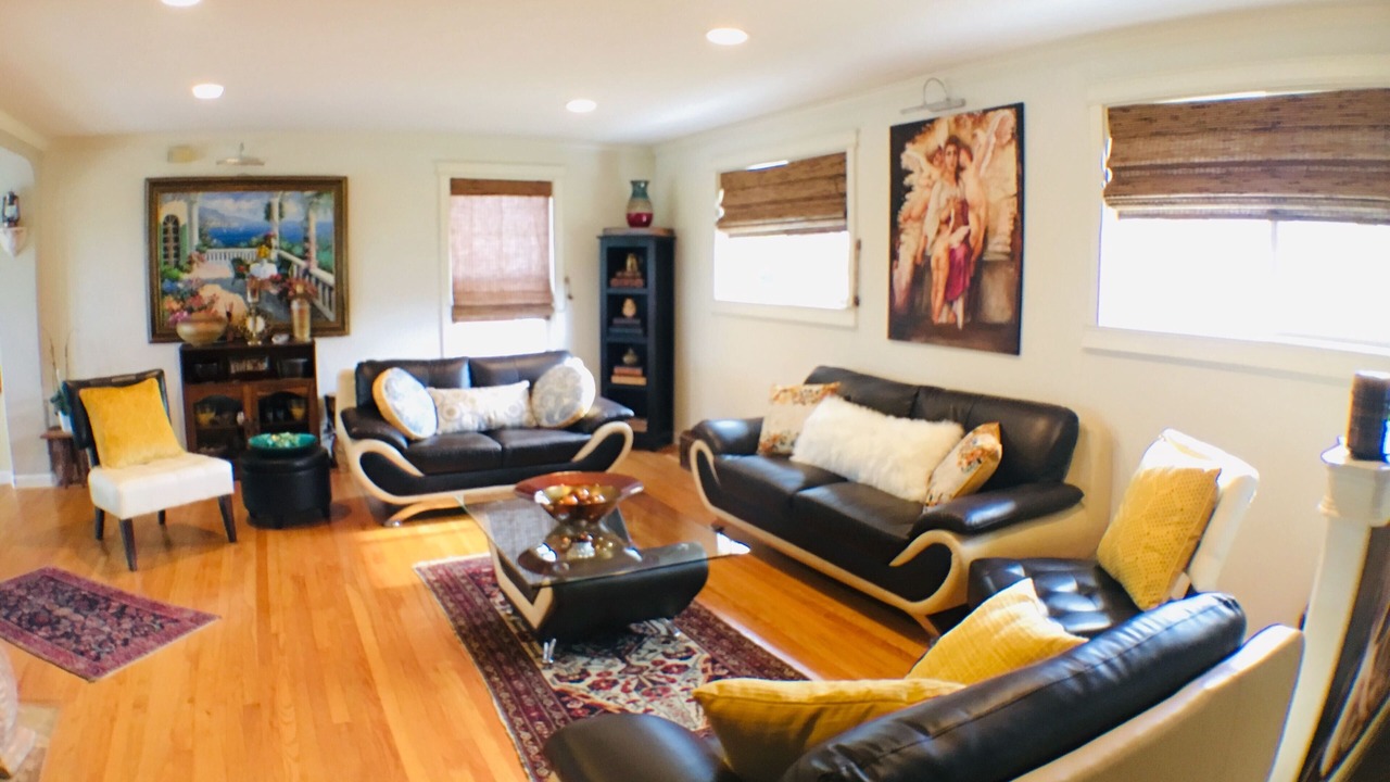 Photo of Livingroom in SeaTac