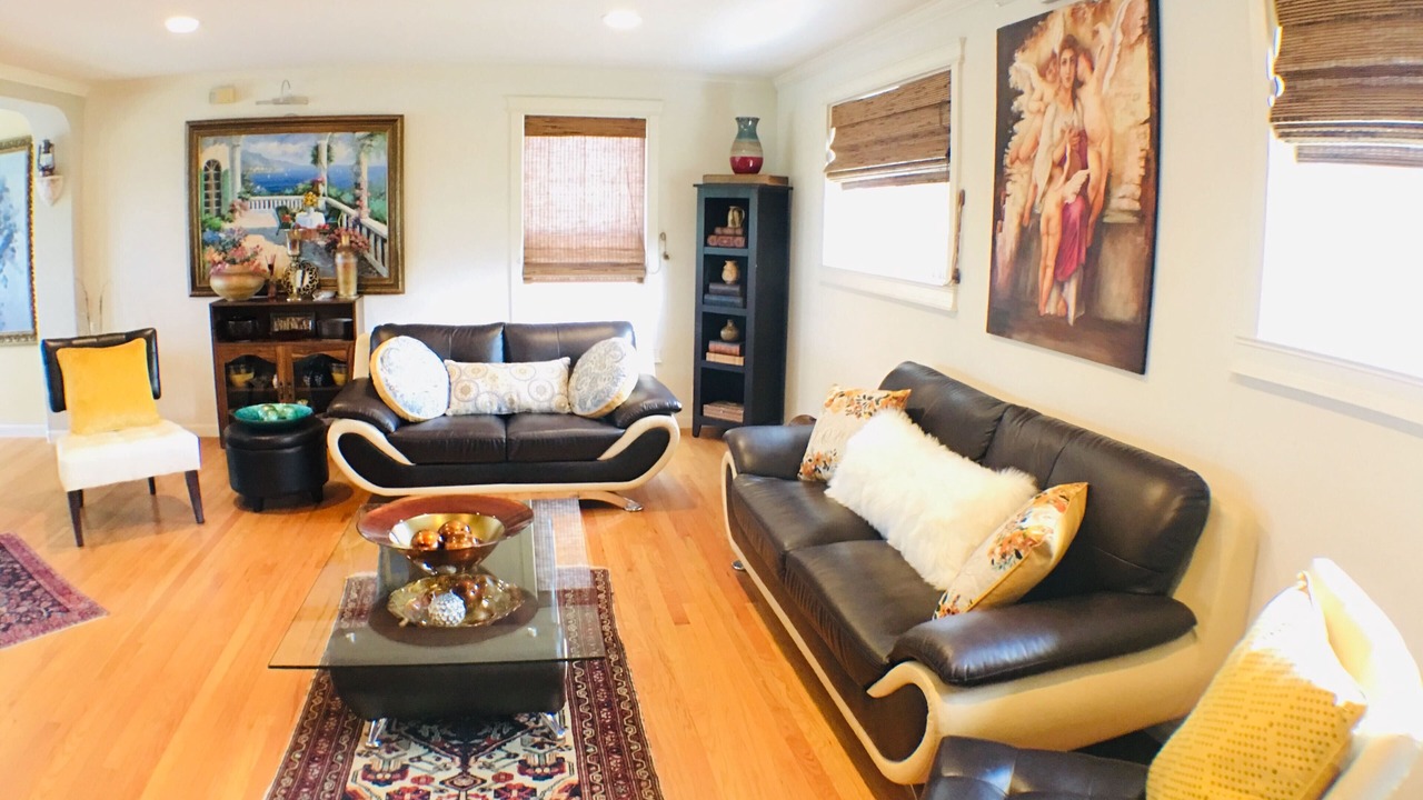 Photo of Livingroom in SeaTac