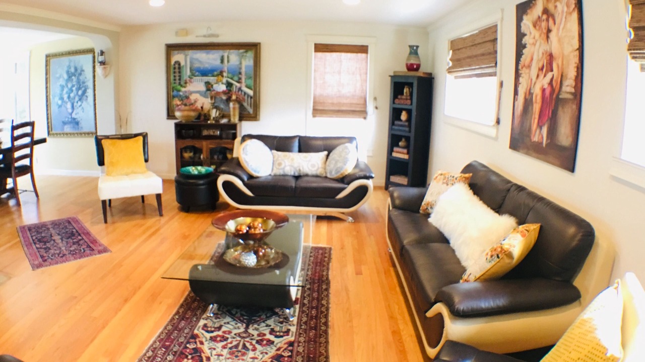 Photo of Livingroom in SeaTac