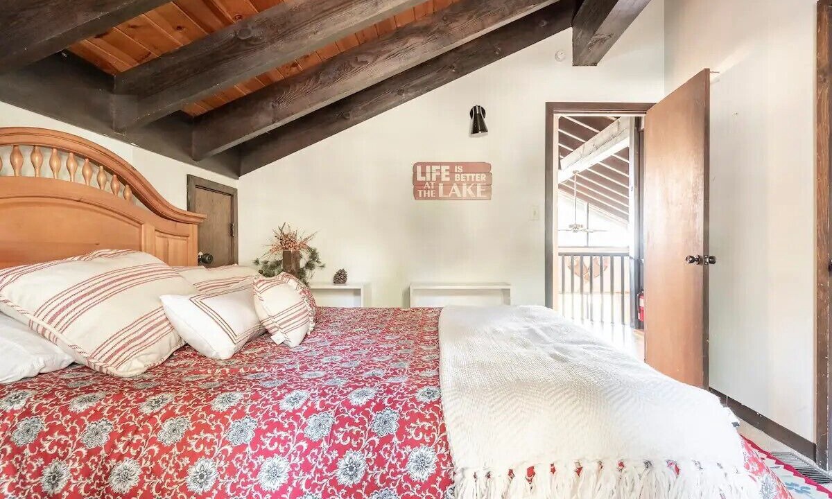Photo of Bedroom in Lake Forest