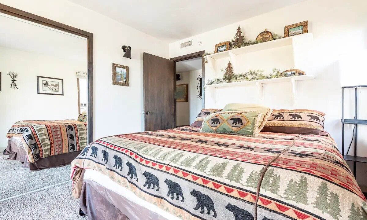 Photo of Bedroom in Lake Forest