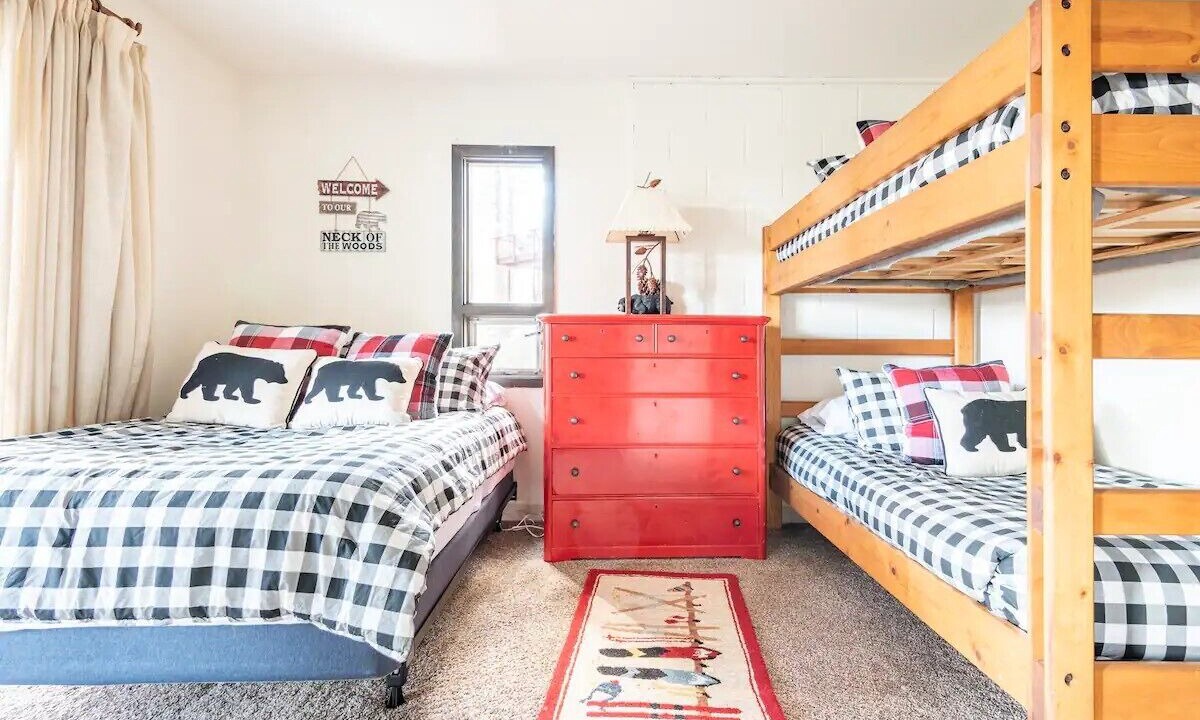 Photo of Bedroom in Lake Forest