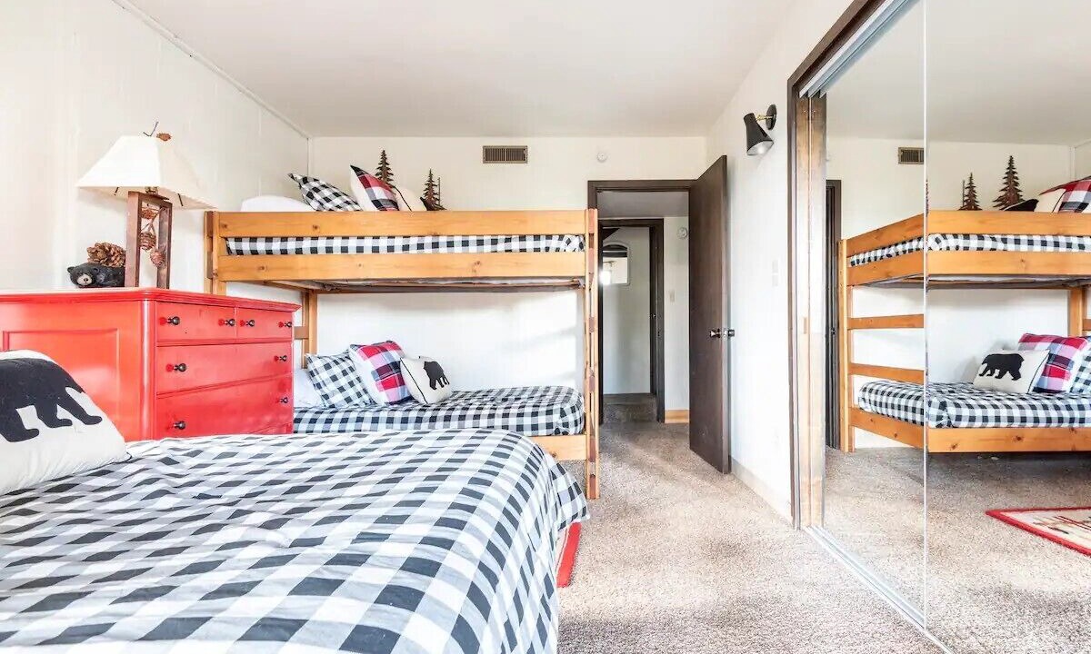 Photo of Bedroom in Lake Forest