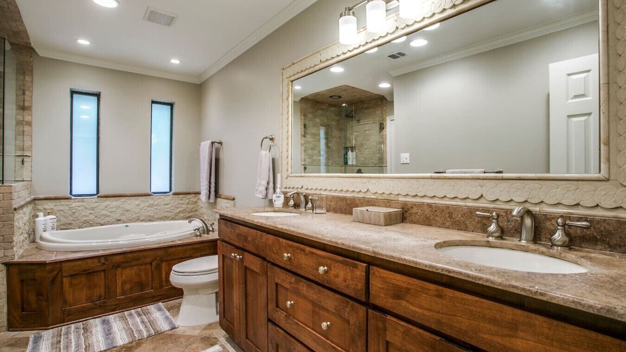 Photo of Bathroom in Park Central