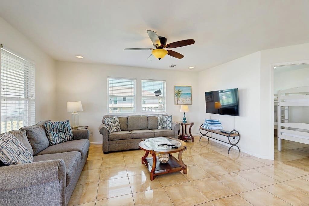 Photo of Livingroom in Terramar Beach
