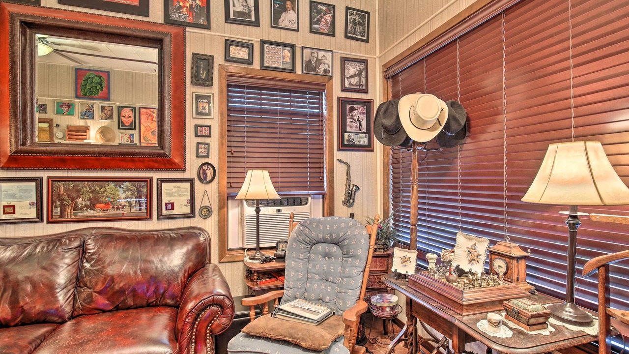 Photo of Livingroom in Tobin Hill