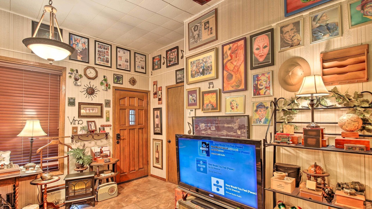 Photo of Livingroom in Tobin Hill