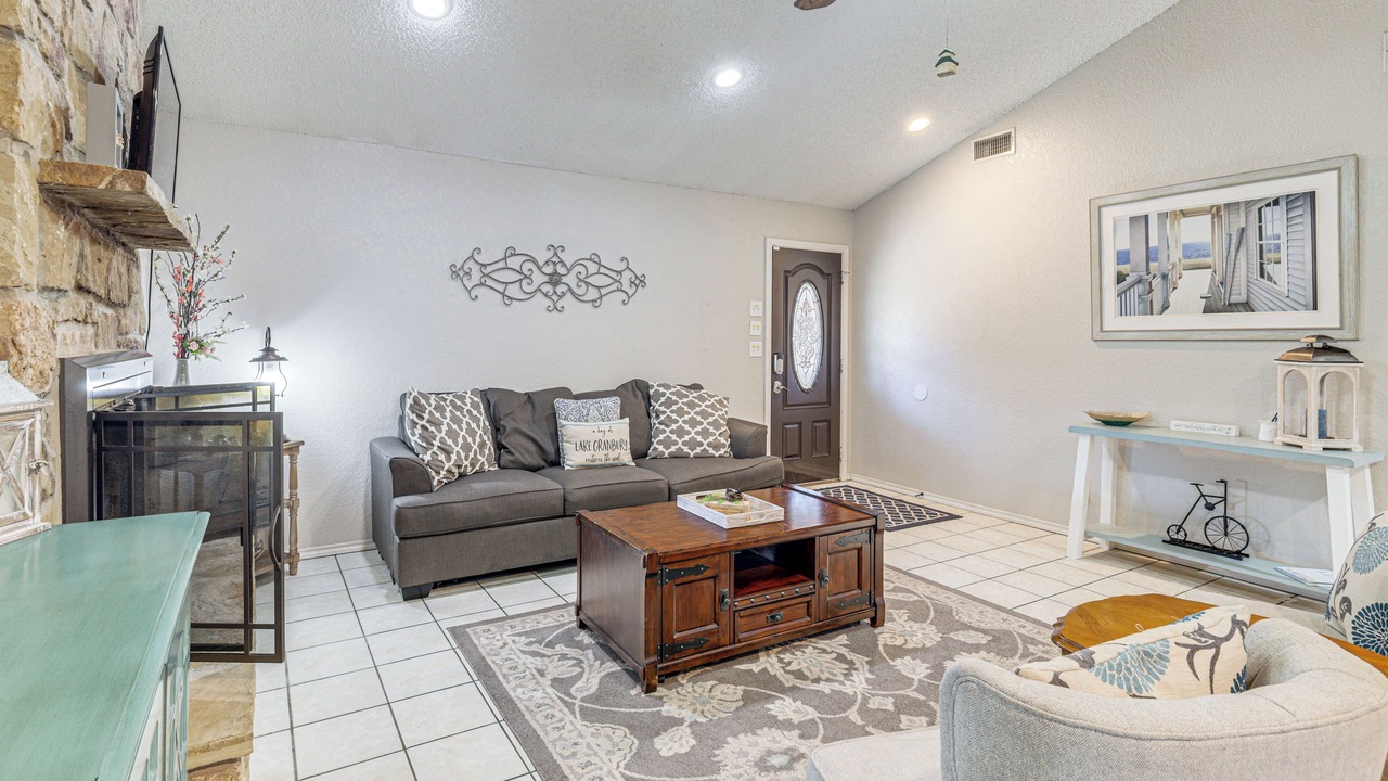 Photo of Livingroom in Granbury