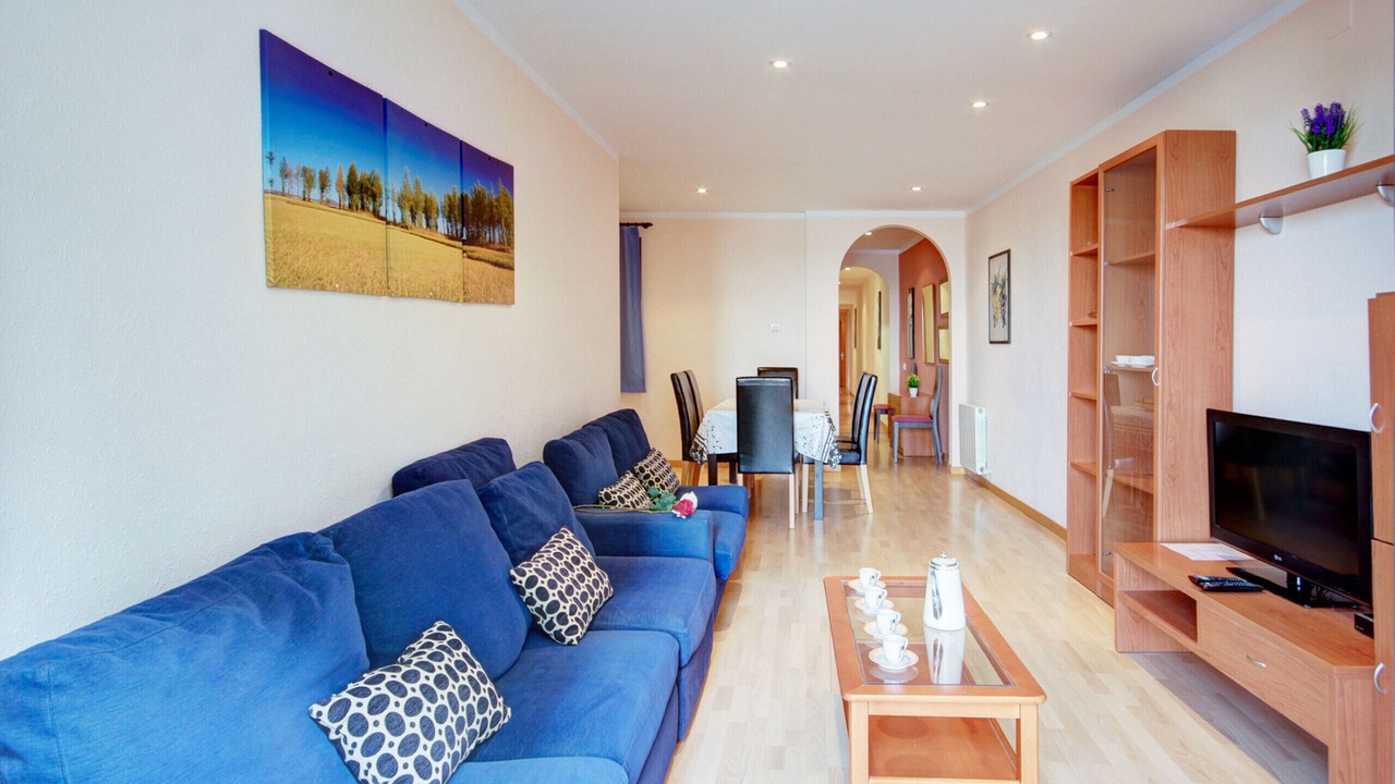 Photo of Livingroom in Roses Town Center