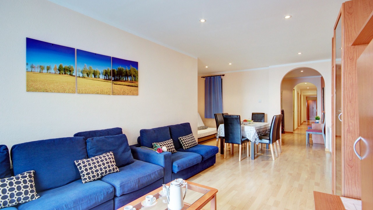 Photo of Livingroom in Roses Town Center
