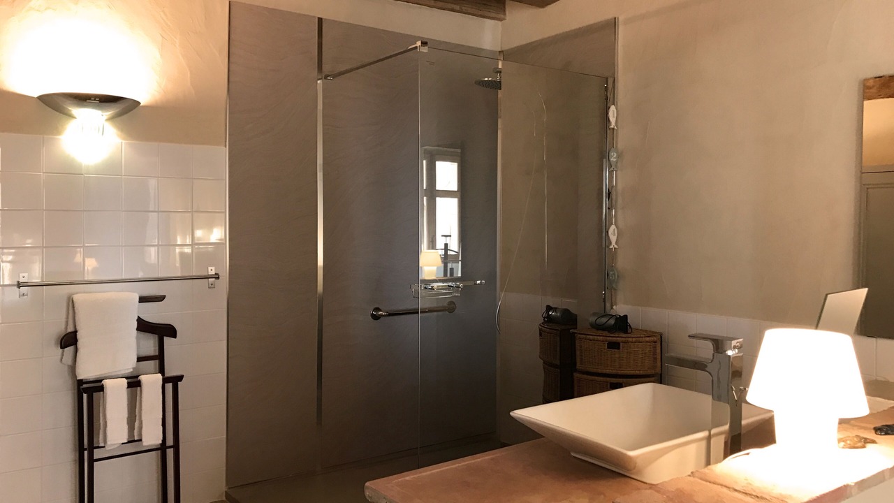Photo of Bathroom in Cravant-les-Coteaux