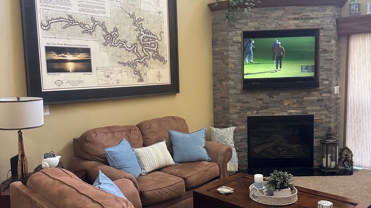 Photo of Livingroom in Camdenton
