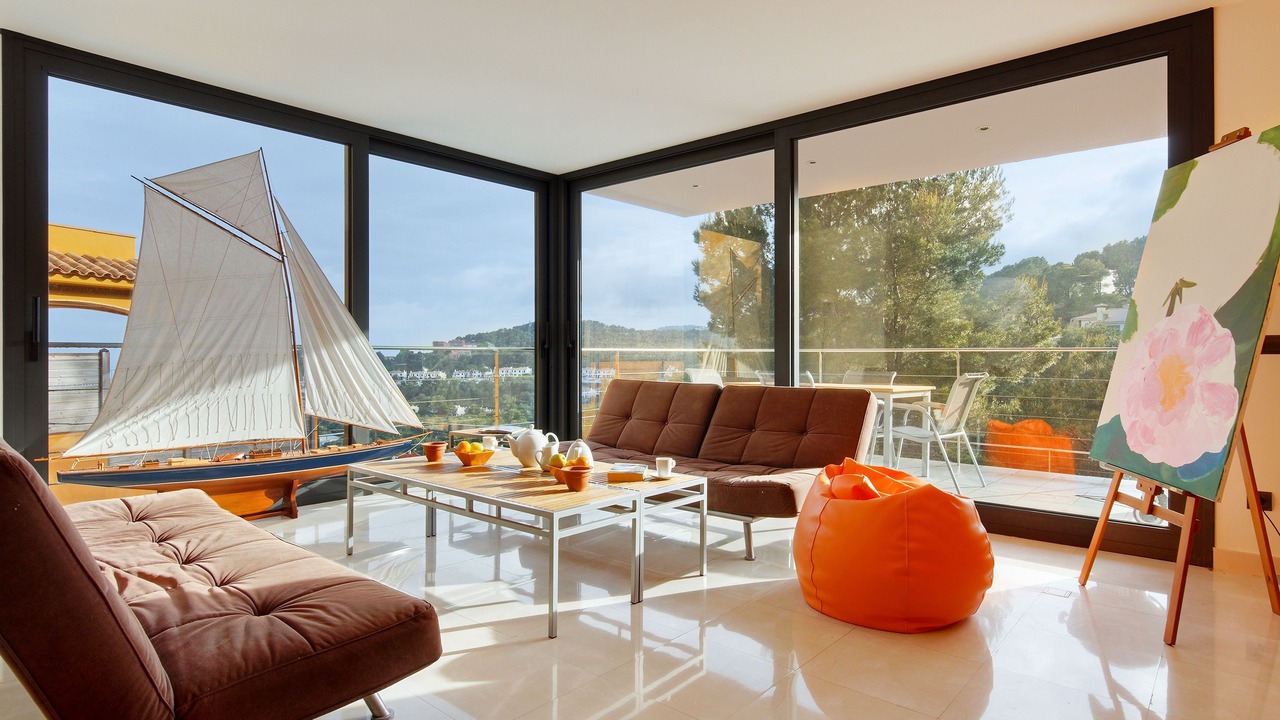 Photo of Livingroom in Tamariu