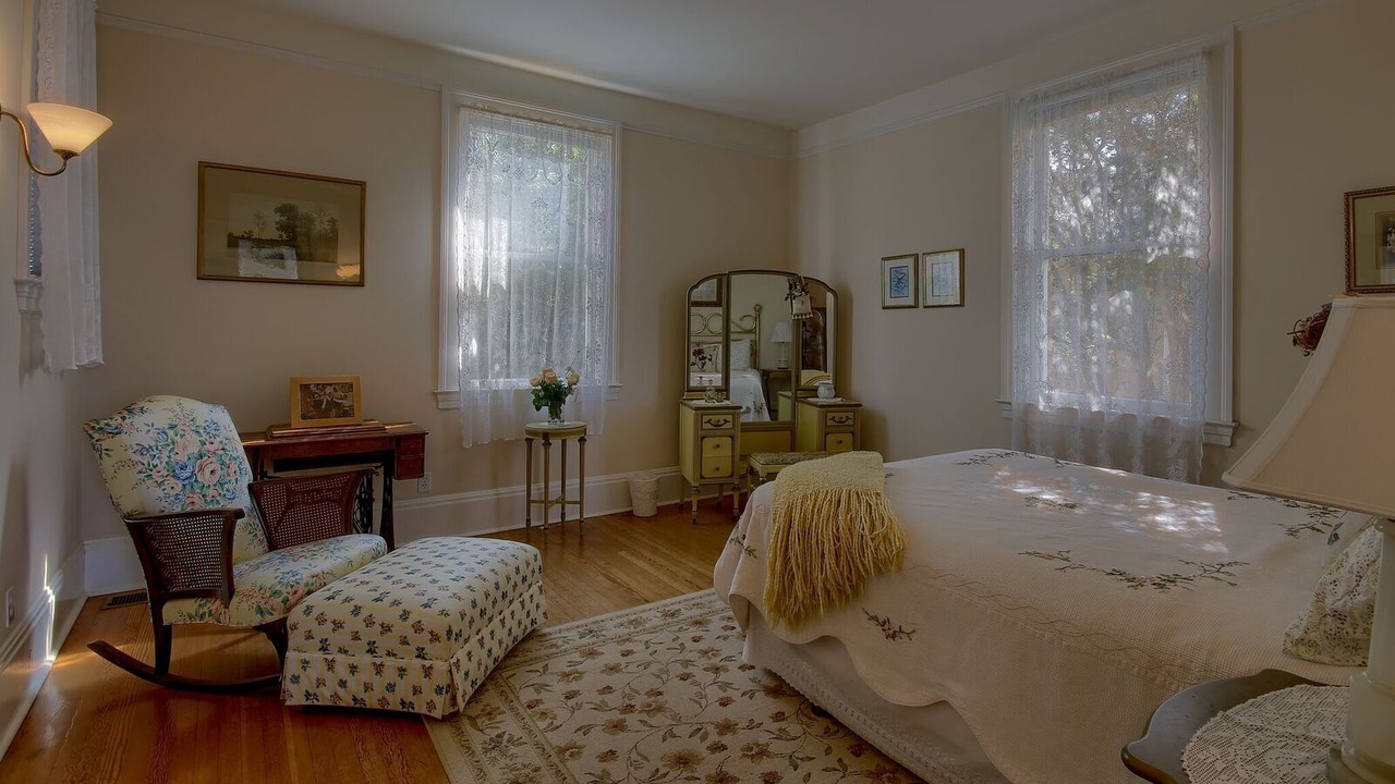 Photo of Bedroom in San Simeon