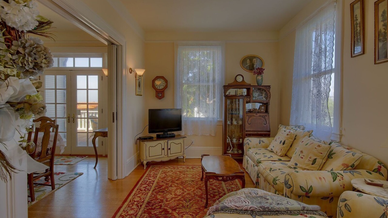 Photo of Livingroom in San Simeon