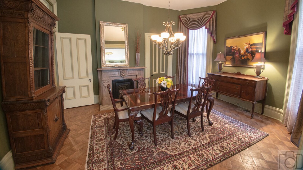 Photo of Livingroom in Lafayette Square